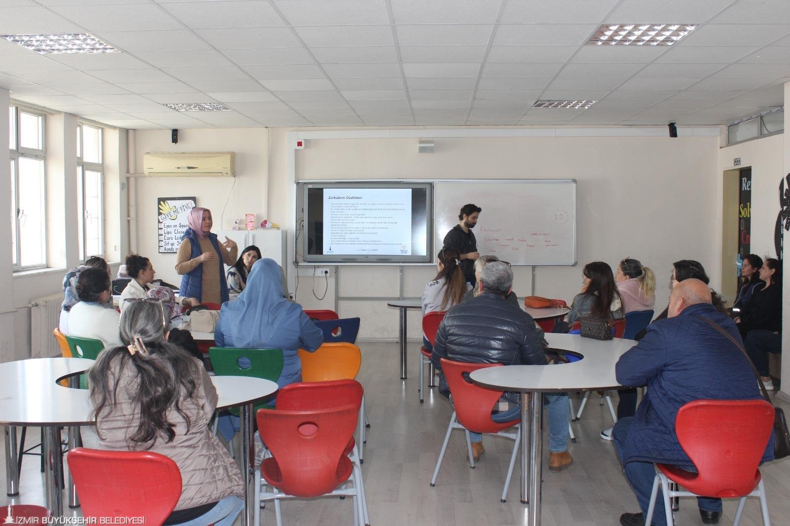 İzmir'in okullarında akran zorbalığı ve şiddete karşı nezaket eğitimi