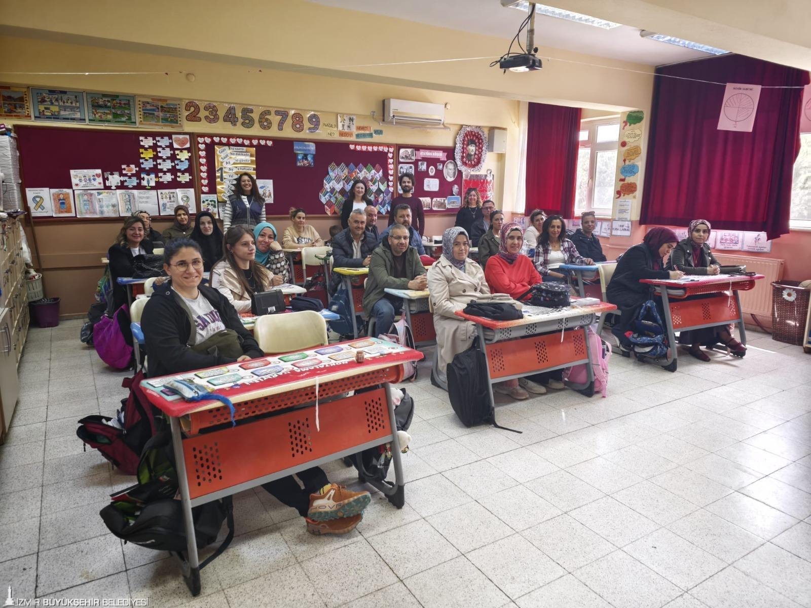 İzmir'in okullarında akran zorbalığı ve şiddete karşı nezaket eğitimi