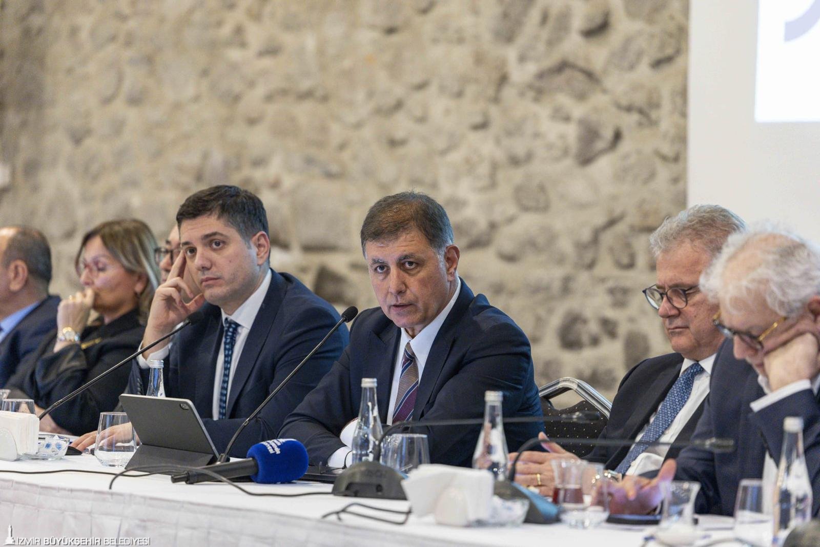 Tugay'dan İEKK'da kritik mesajlar: 'Karşıyaka Stadı 3 yılda bitecek'