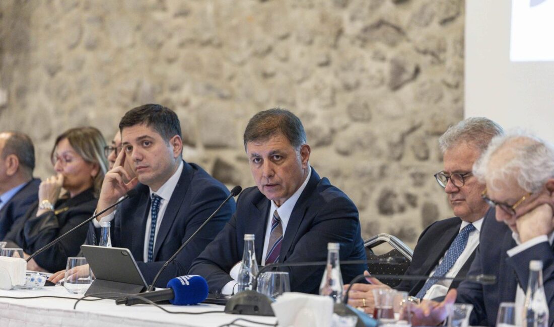 İzmir’in geleceği "enerji bağımsızlığı" ve "mali disiplin" üzerine inşa ediliyor!