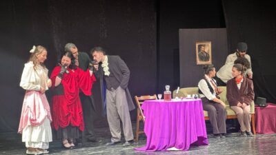 İzmir bu festivali alkışladı! 

Üç gün boyunca tiyatronun kalbi Güzelyalı'da