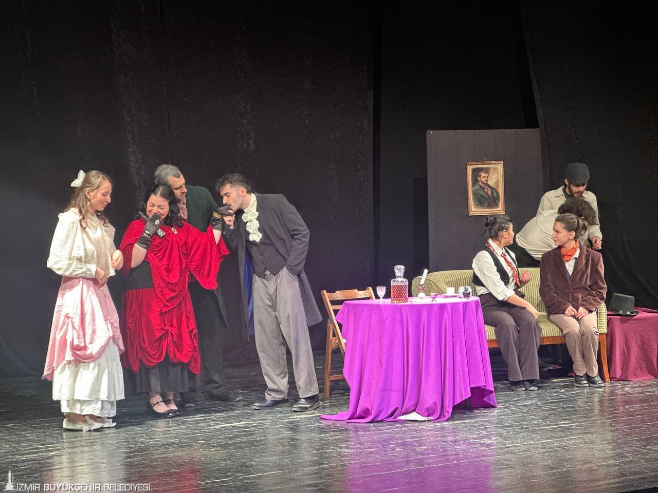 İzmir bu festivali alkışladı! 

Üç gün boyunca tiyatronun kalbi Güzelyalı'da