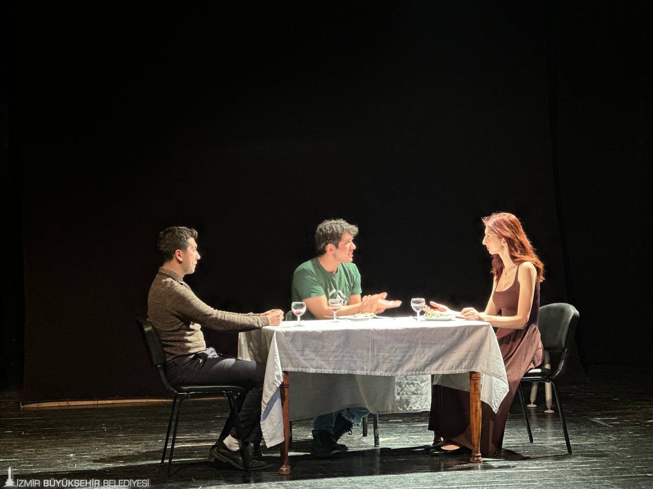 Üniversiteliler tiyatroda buluştu: İzmir bu festivali alkışladı