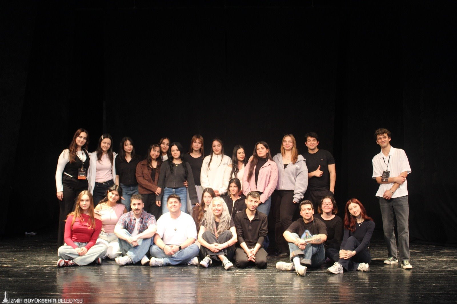 Üniversiteliler tiyatroda buluştu: İzmir bu festivali alkışladı
