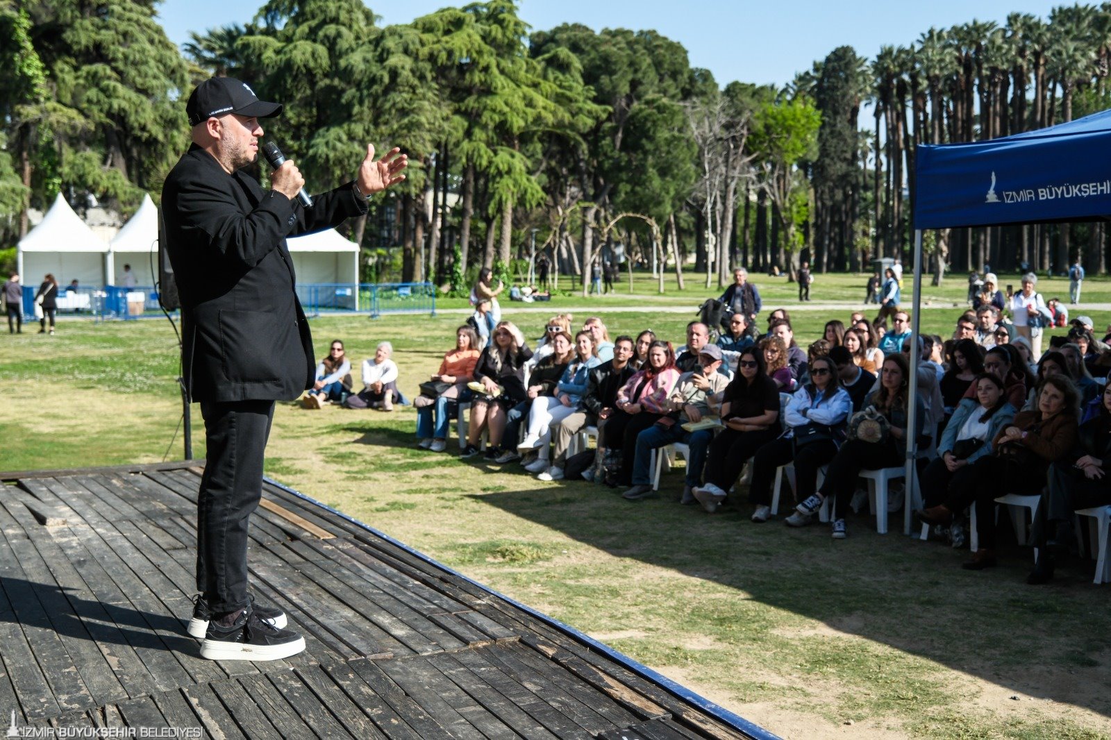 İzmirliler İZKİTAP’a akın etti: Askıda Kitap ve ücretsiz etkinliklere yoğun ilgi