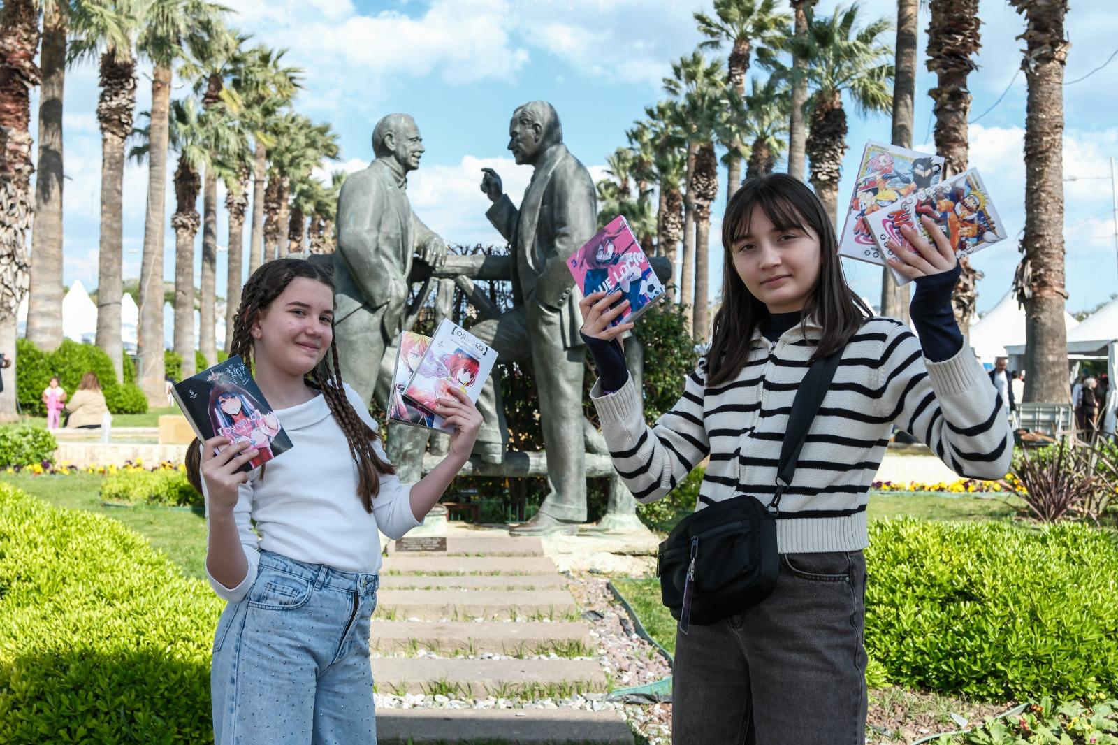 İZKİTAP’ta edebiyatla dolu hafta sonu: Kültürpark’ta yazarlar ve okurlar buluştu!