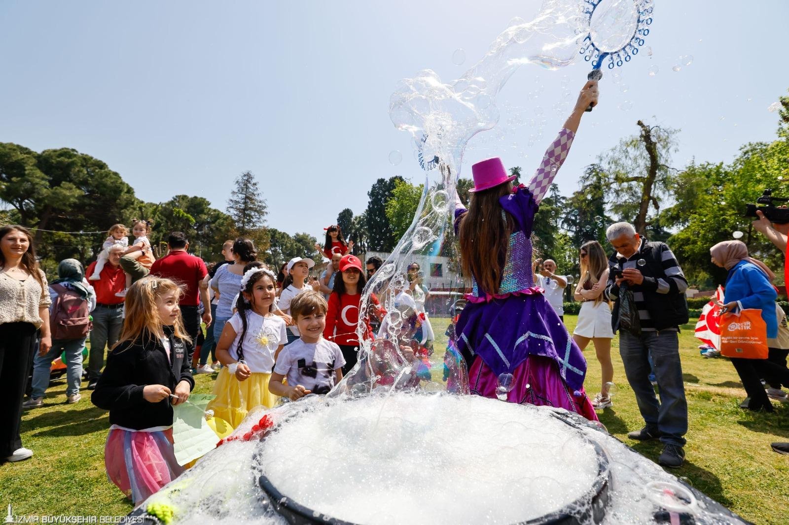İzmir’de 23 Nisan coşkusu Kültürpark’ta zirve yapacak: Çocuklar kendi pazarlarını kuruyor