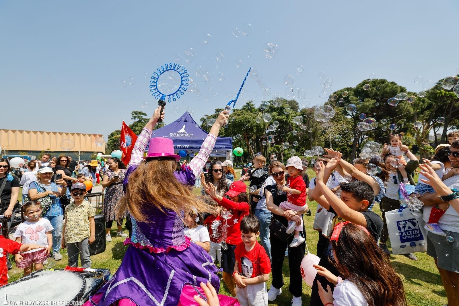 İzmir’de 23 Nisan coşkusu Kültürpark’ta zirve yapacak: Çocuklar kendi pazarlarını kuruyor