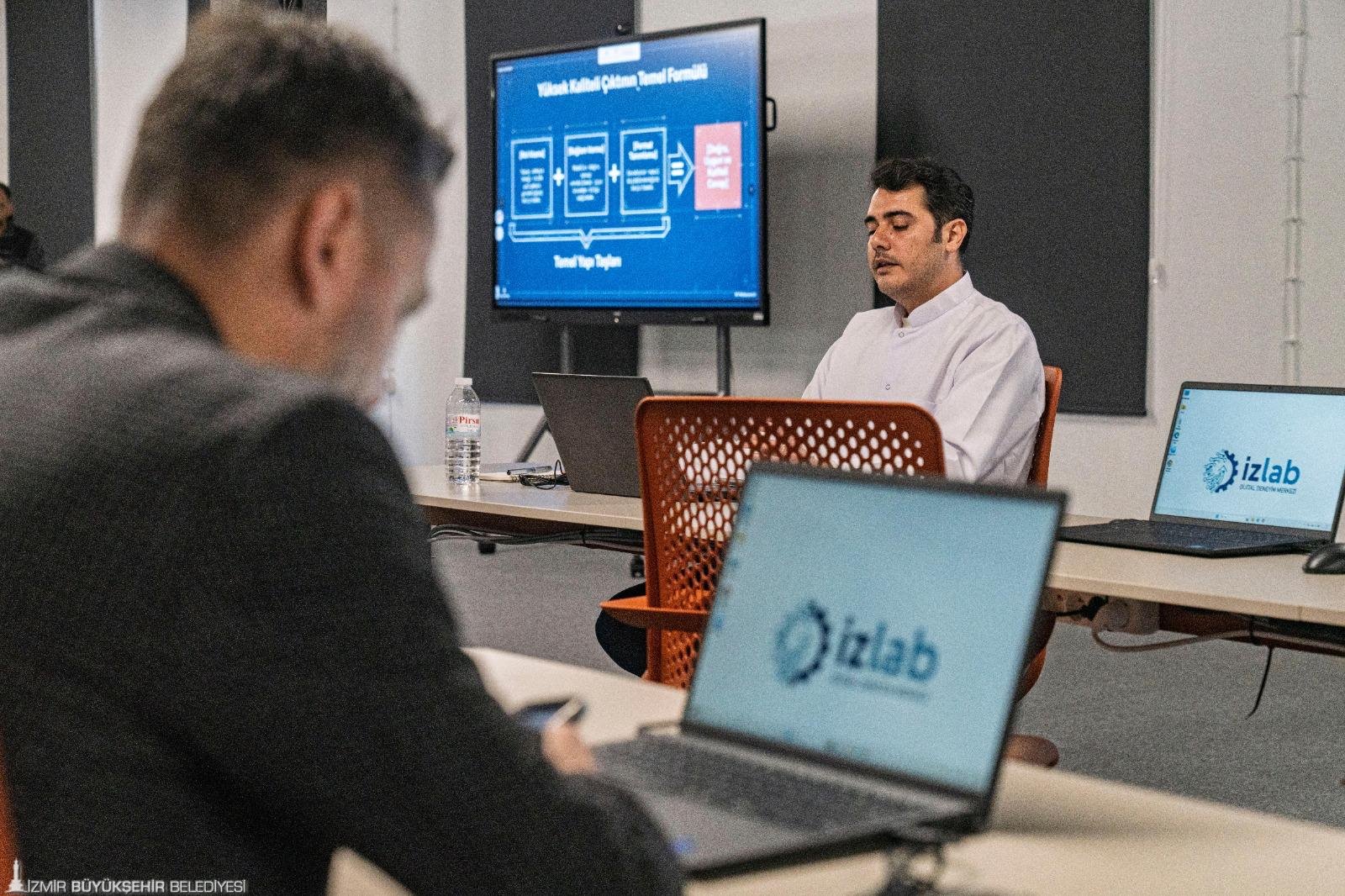 İzmir Büyükşehirde 'yapay zeka' dönemi: 165 şube müdürüne özel eğitim