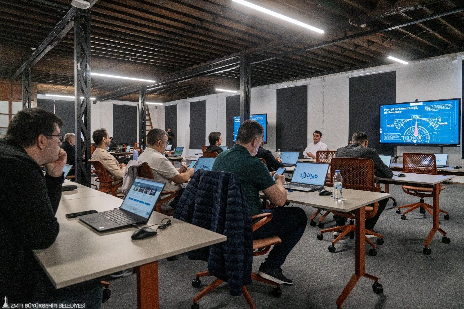 İzmir Büyükşehirde 'yapay zeka' dönemi: 165 şube müdürüne özel eğitim