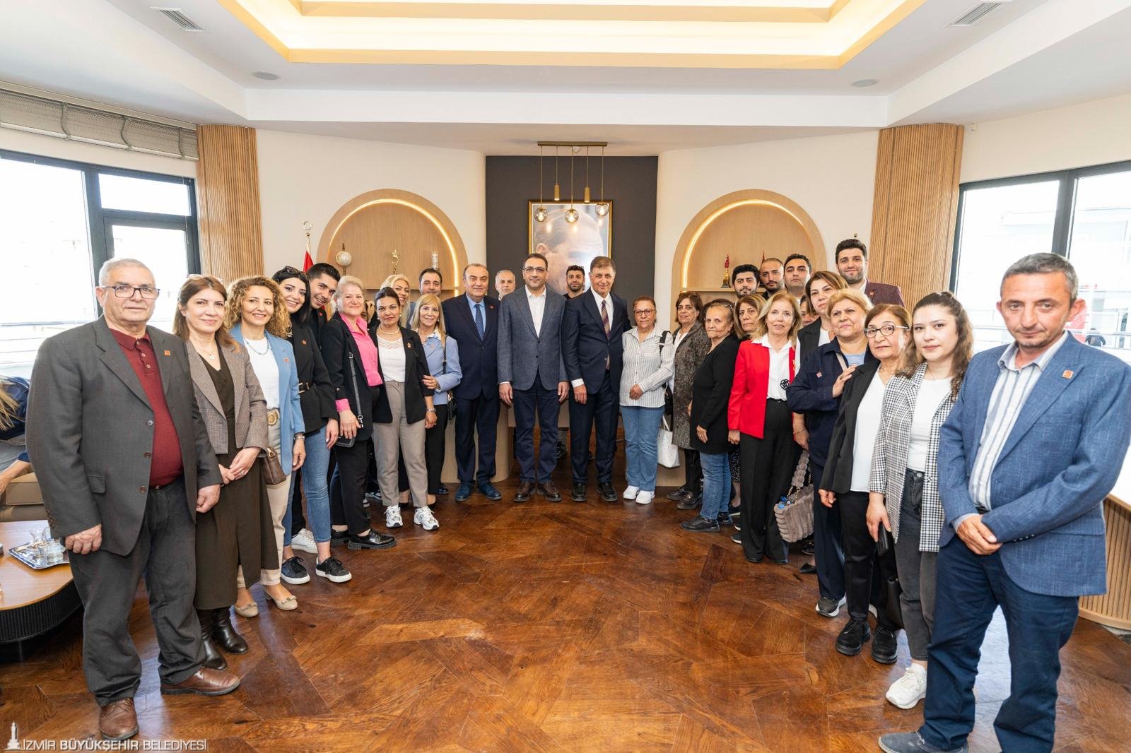 Başkan Tugay teşekkür turu için Balçova’da: 'Bir yanlışı Türkiye'ye duyurduk'