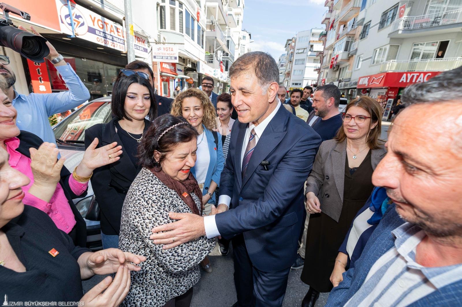 Başkan Tugay teşekkür turu için Balçova’da: 'Bir yanlışı Türkiye'ye duyurduk'