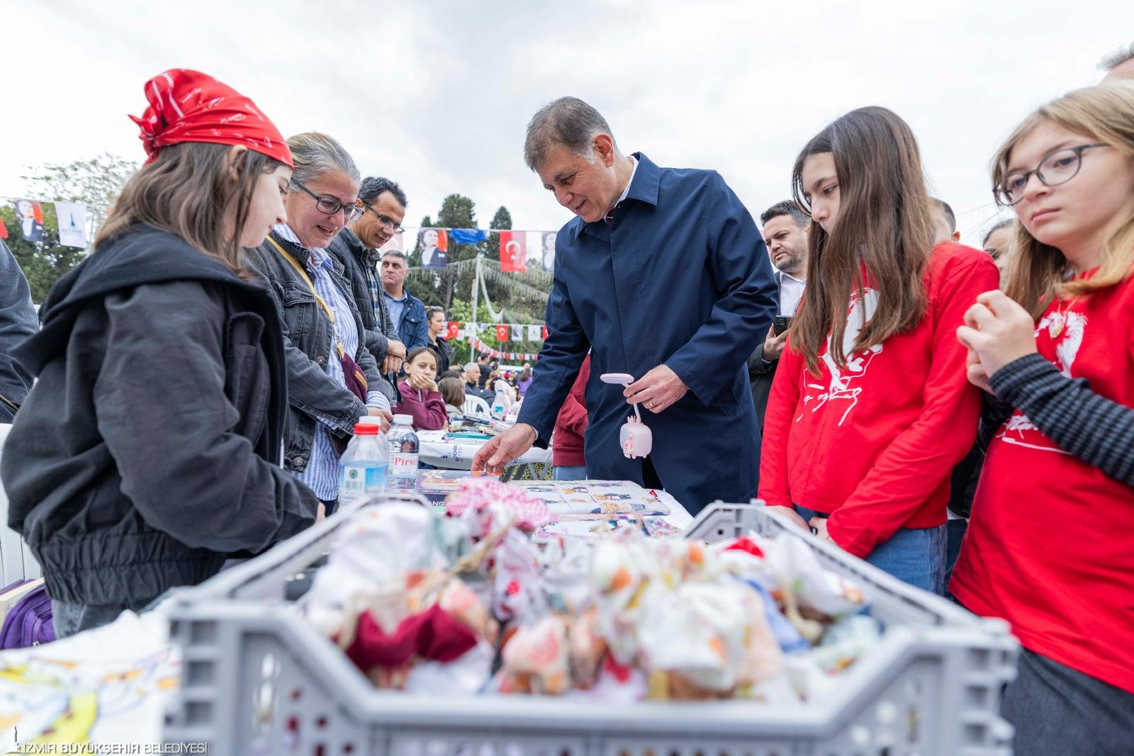 En güzel 23 Nisan İzmir’de kutlandı: Tugay çocukların sevincine ortak oldu!