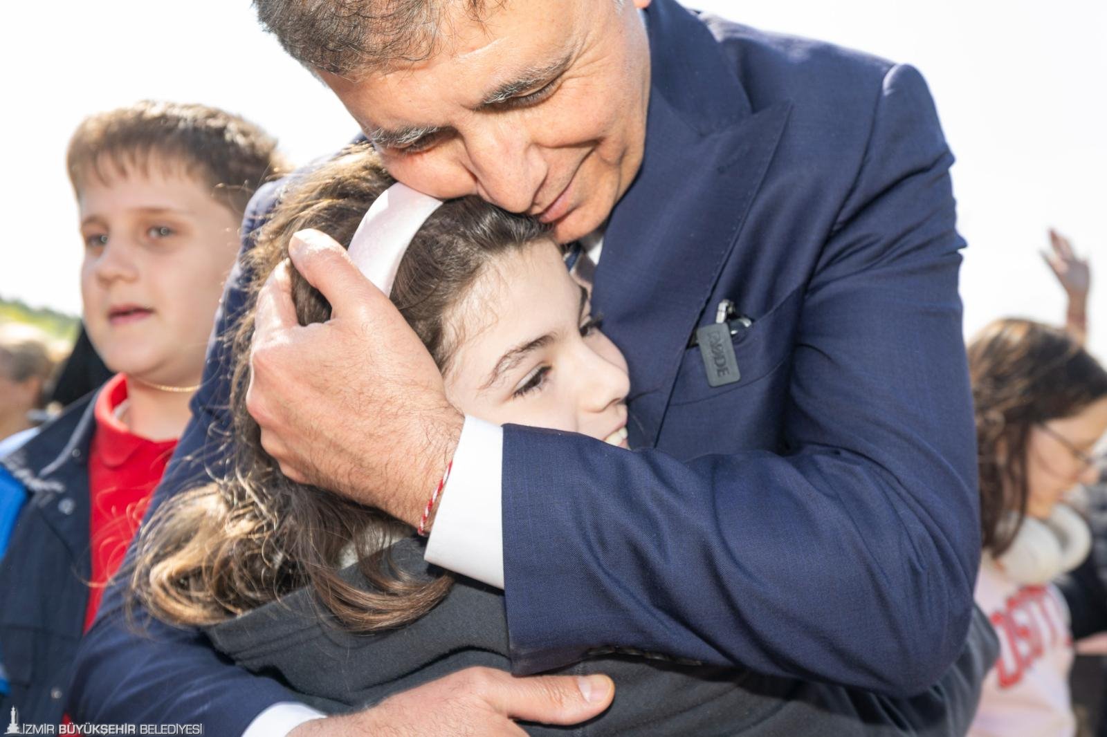 Tugay'dan 23 Nisan Çocuk Bayramı mesajı: 'En büyük gücümüz yetiştirdiğimiz nesillerdir'