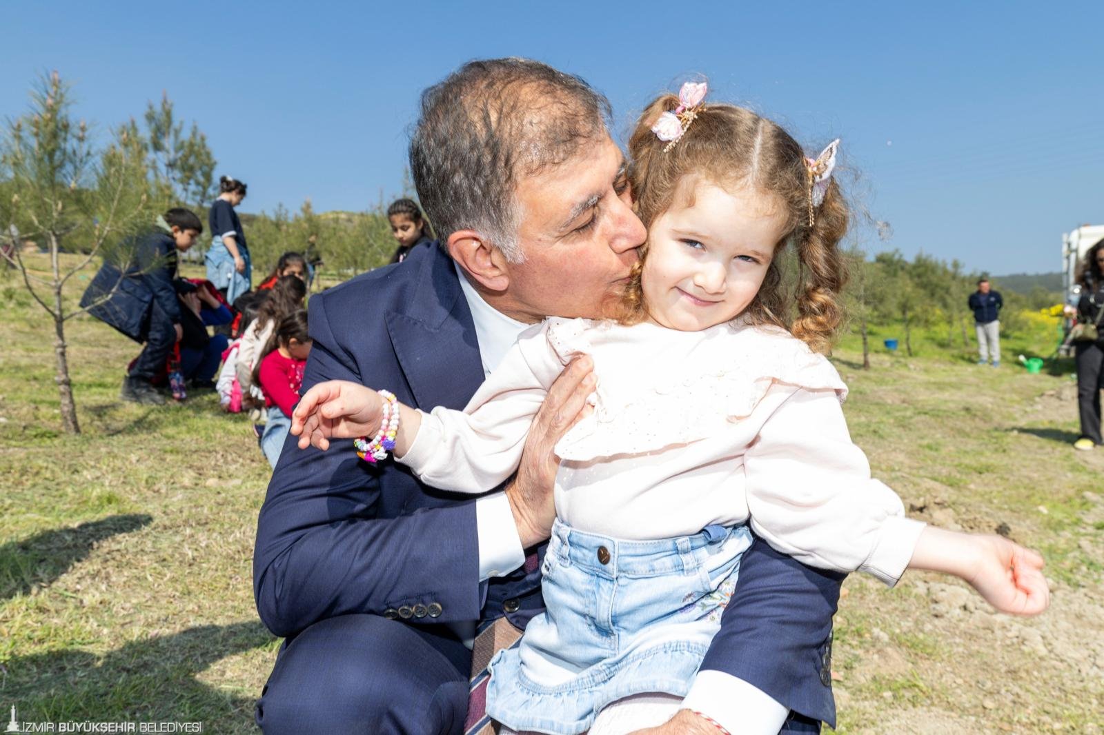 Tugay'dan 23 Nisan Çocuk Bayramı mesajı: 'En büyük gücümüz yetiştirdiğimiz nesillerdir'