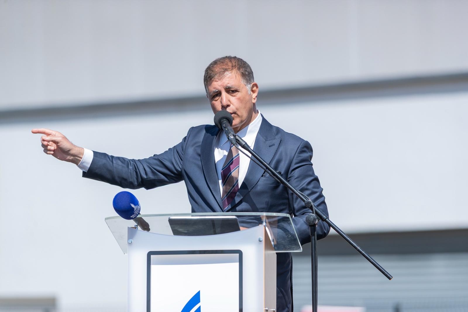 Başkan Tugay: Her zaman Güzelbahçe halkının yanında olacağım