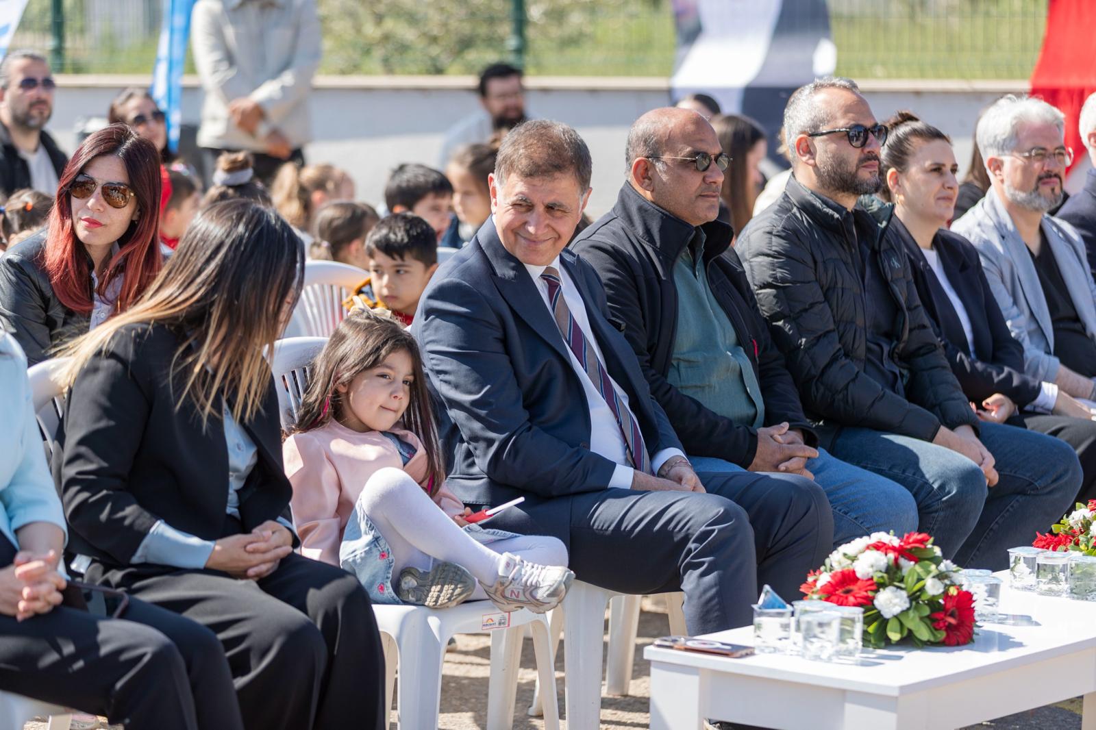 Başkan Tugay: Her zaman Güzelbahçe halkının yanında olacağım