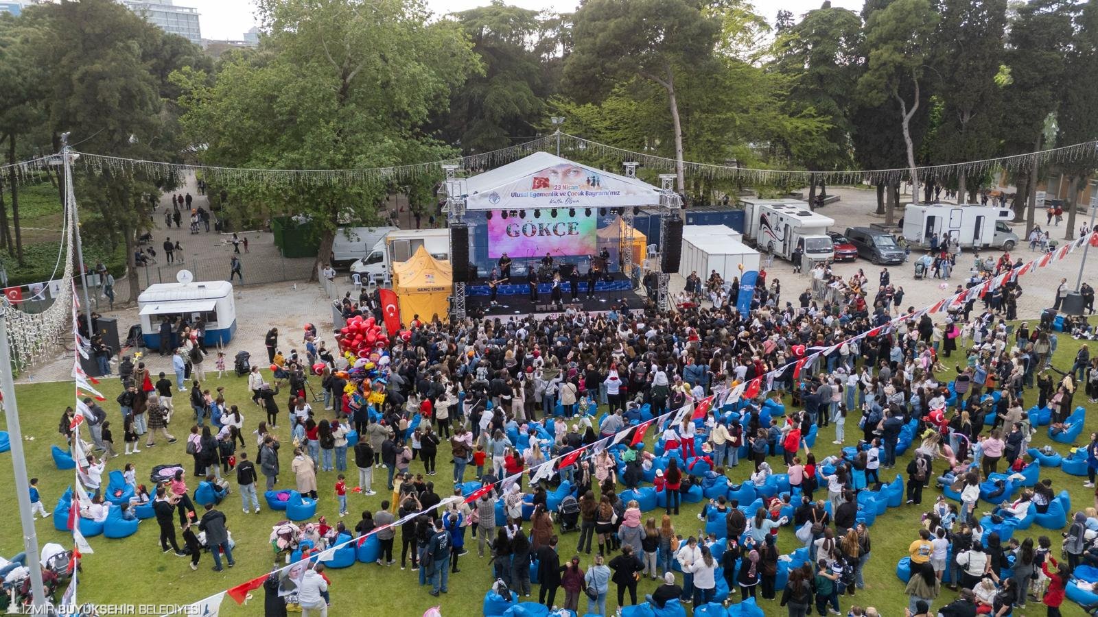 23 Nisan coşkusu İzmir'i sardı: Neşe Gökçe ile zirve yaptı