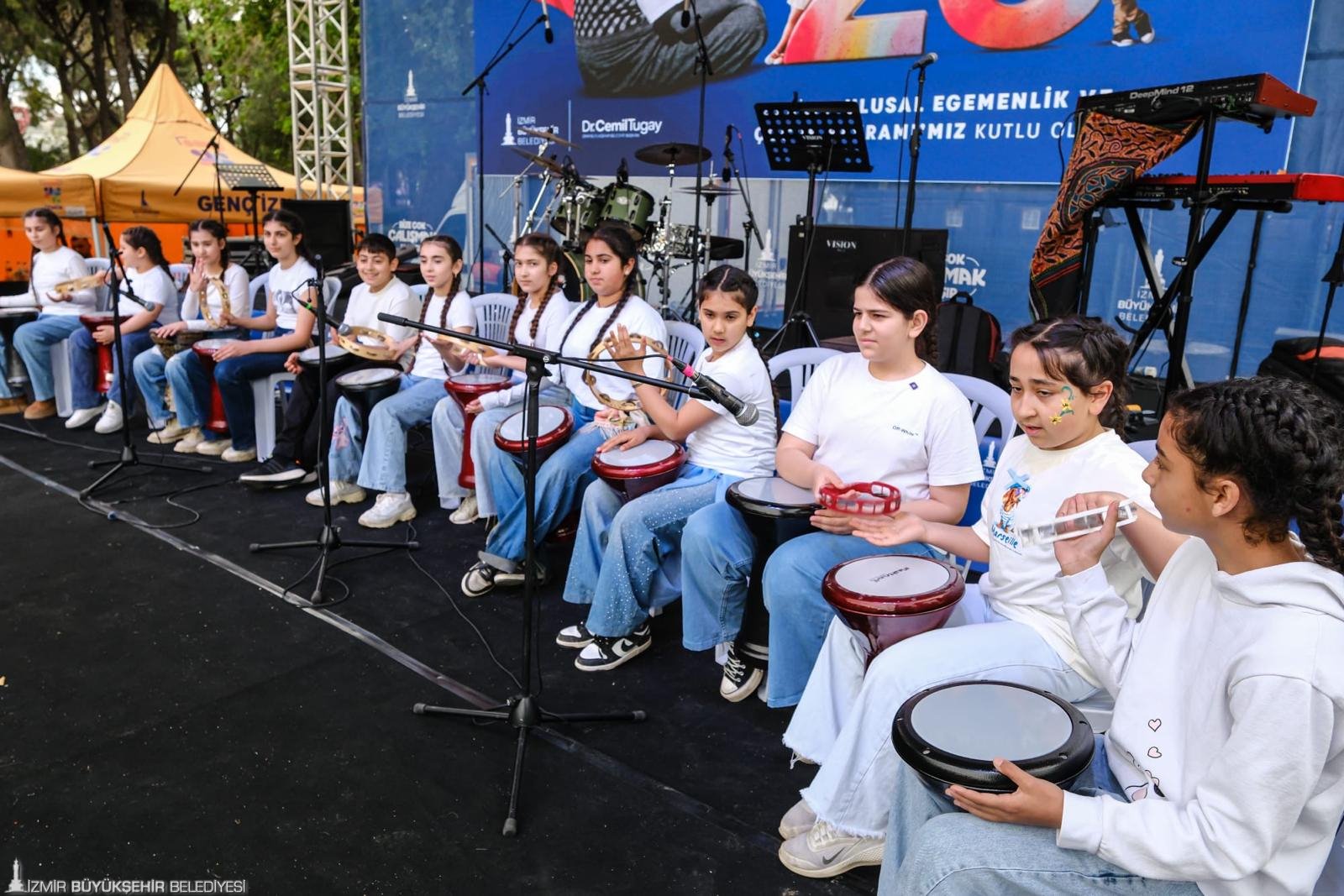 23 Nisan coşkusu İzmir'i sardı: Neşe Gökçe ile zirve yaptı