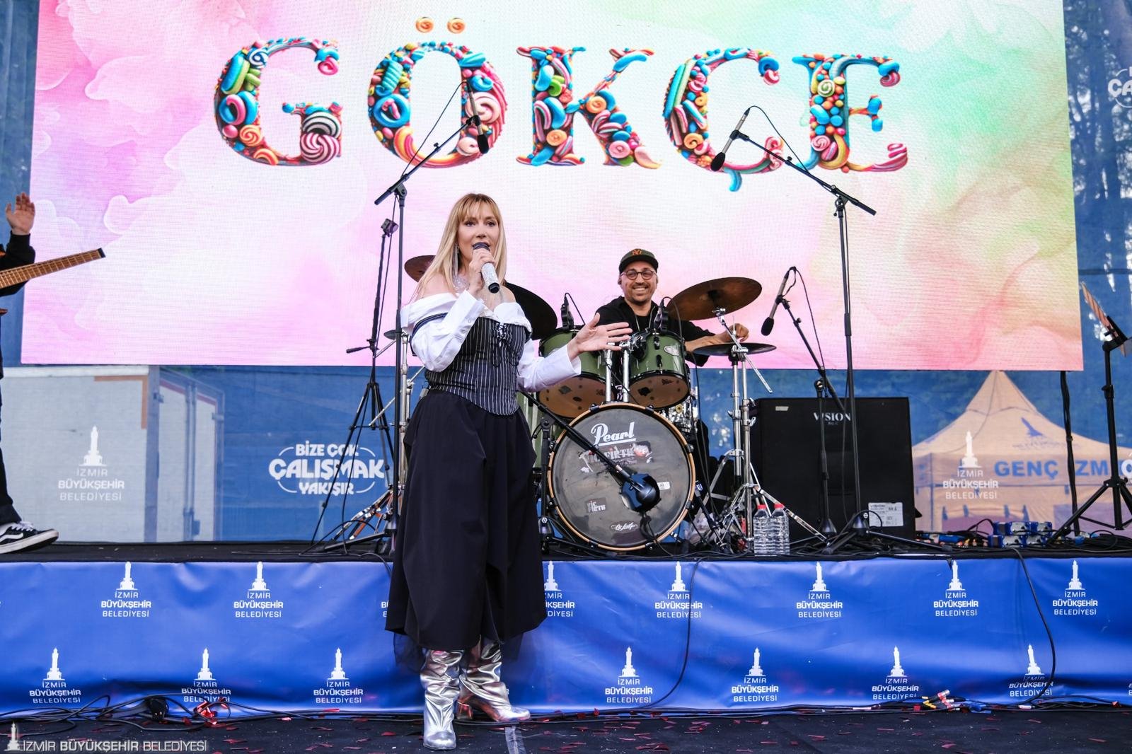 23 Nisan coşkusu İzmir'i sardı: Neşe Gökçe ile zirve yaptı