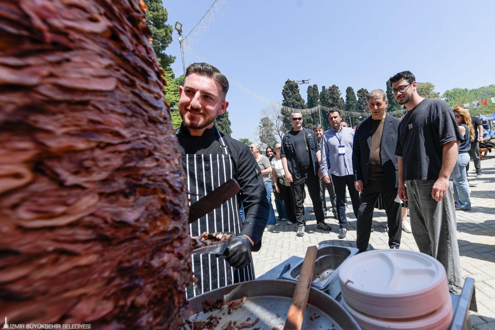 Masterchef İzmir'de: Tugay ocağın başına geçti, İzmirlilere ikramlarda bulundu