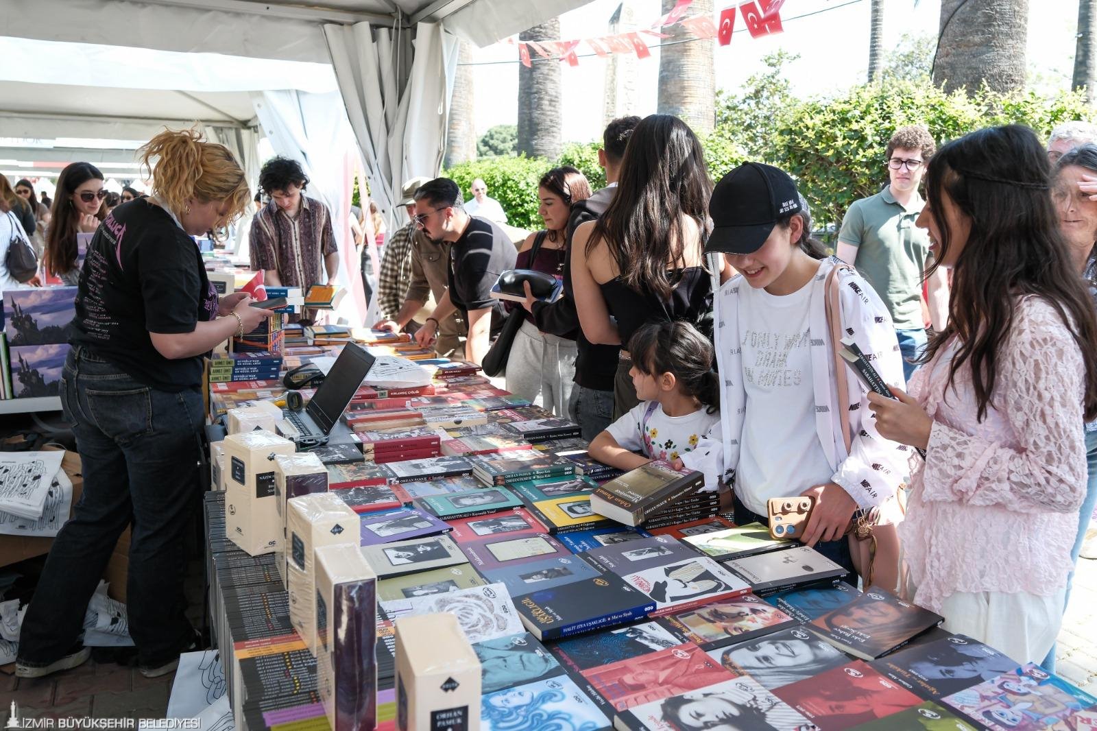 İZKİTAP’ta muhteşem final: Everest’in zirvesinden Cumhuriyet’in ışığına!