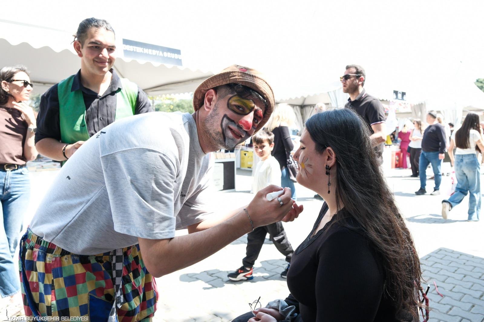 İZKİTAP’ta muhteşem final: Everest’in zirvesinden Cumhuriyet’in ışığına!