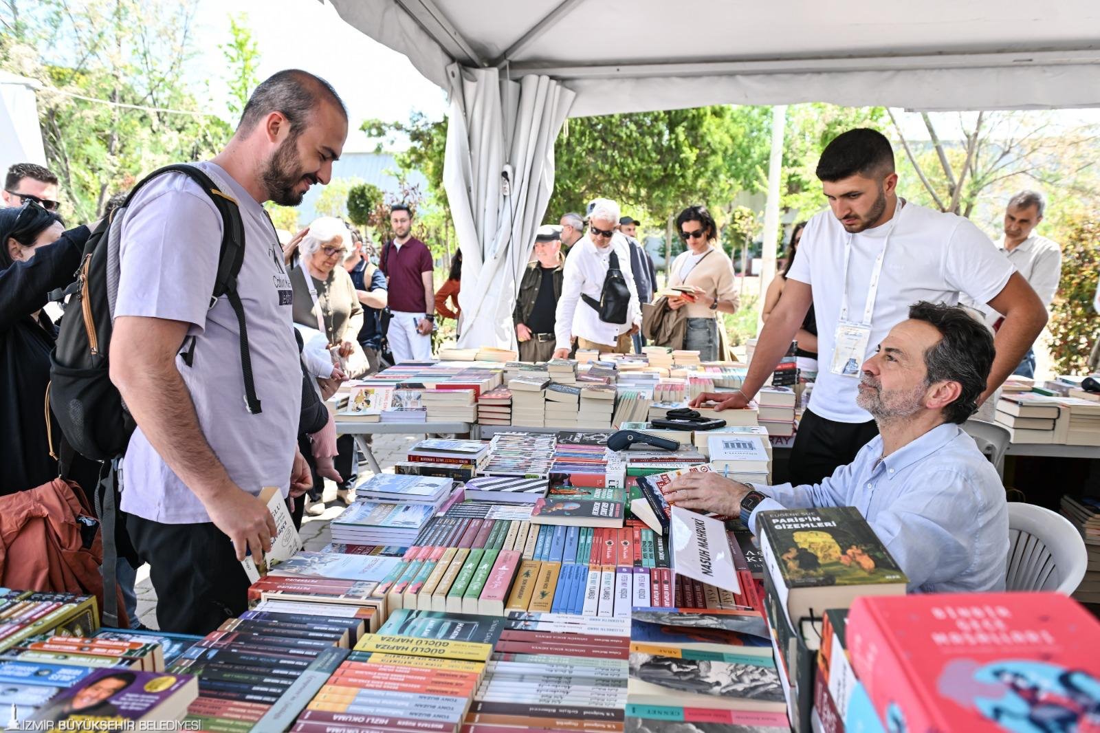 İZKİTAP’ta muhteşem final: Everest’in zirvesinden Cumhuriyet’in ışığına!