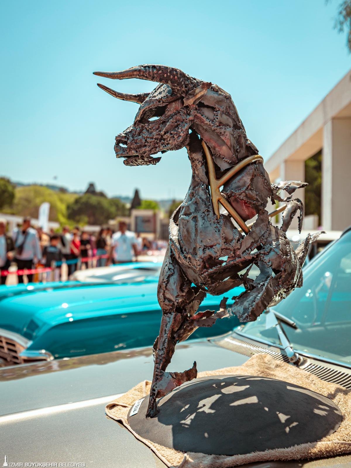 Kültürpark’ta nostalji rüzgârı: 61 otomobil zaman yolculuğuna çıkardı!