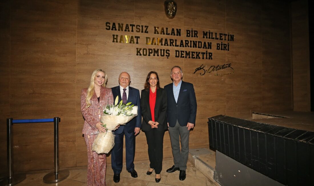 Karşıyaka Oda Orkestrası (KODA), Arkas Holding’in katkılarıyla düzenlenen "Cazın Esintisi"