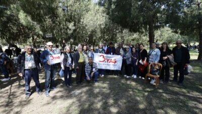 İzmir Büyükşehir Belediyesi’nin 3. Yaş Üniversitesi öğrencileri, Meslek Fabrikası binasına