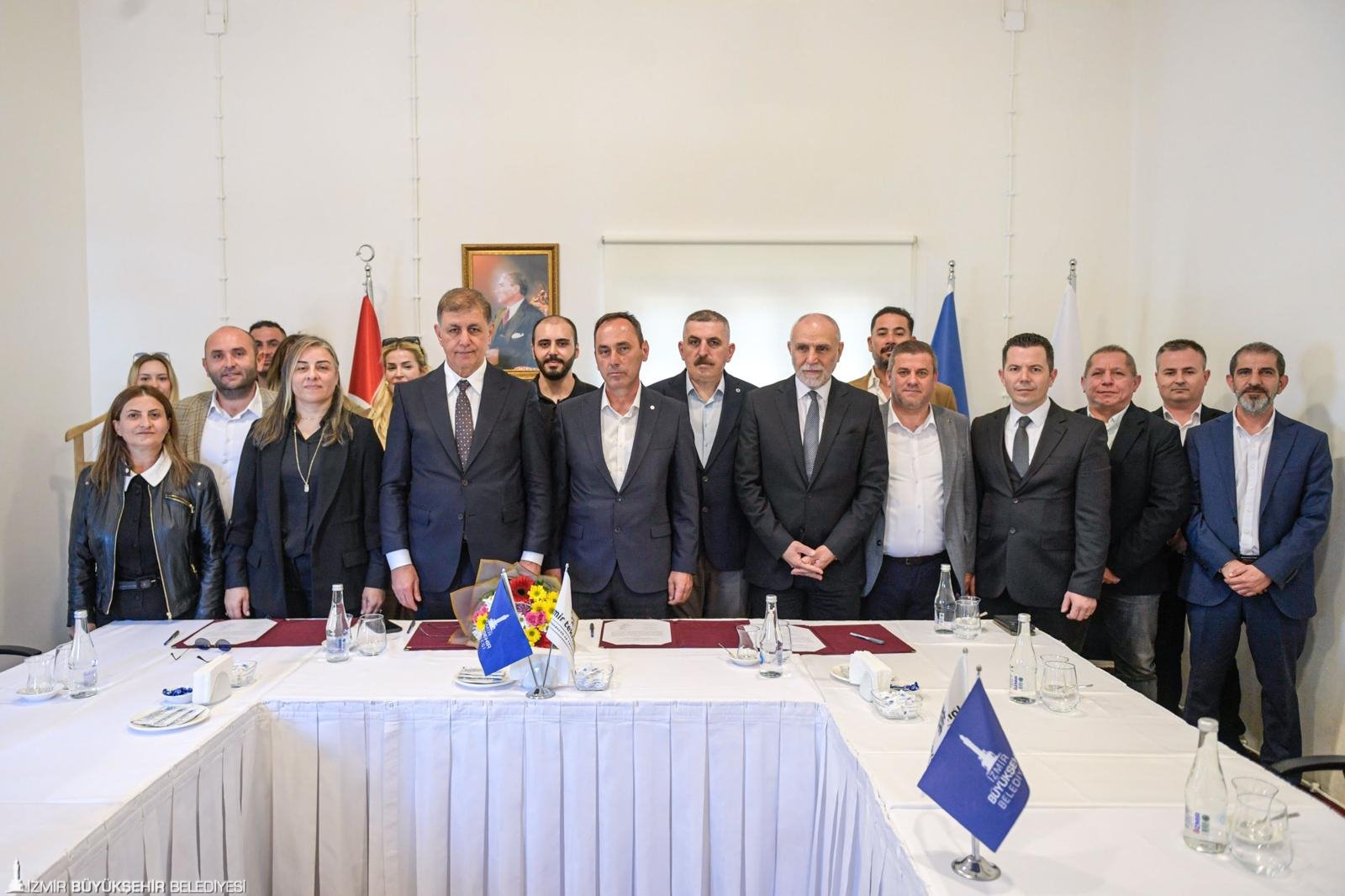 Büyükşehirde 1 Mayıs öncesi işçiye 'çifte bayram': İZBAN'dan sonra İZTEK'de TİS imzası atıldı