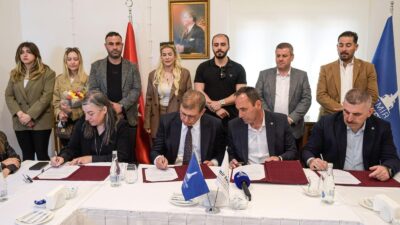 İzmir Büyükşehir Belediye Başkanı Dr. Cemil Tugay, İZTEK personeli için