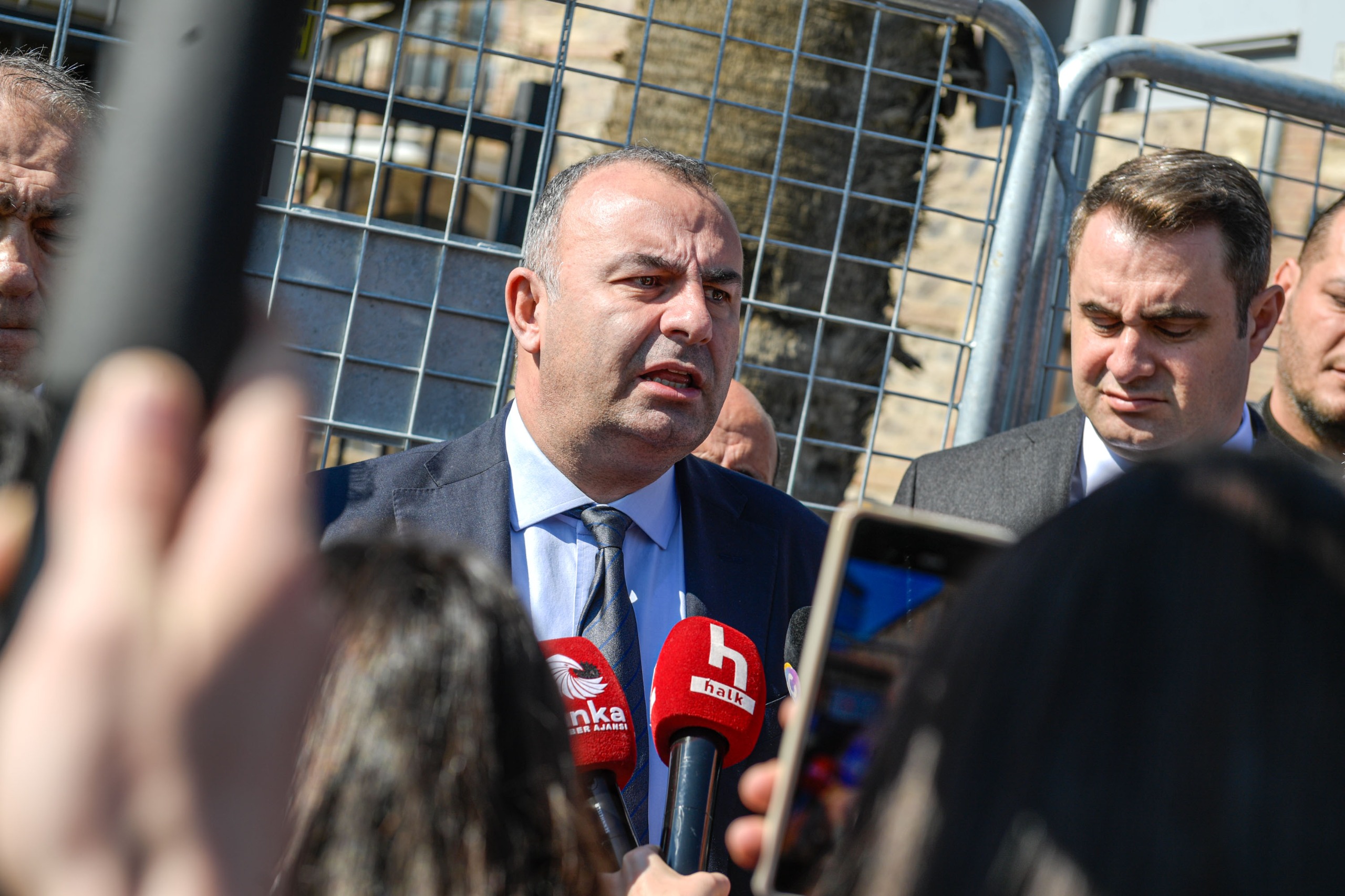 Meslek Fabrikası’nın abluka altına alınmasına tepki: “Ne muradınız varsa Elektrik Fabrikası’nda yapalım”