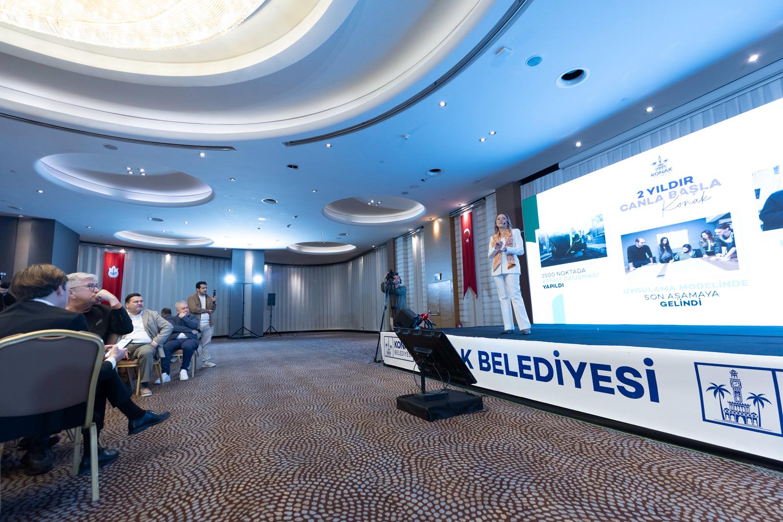 Mutlu 2 yılını anlattı; soruları yanıtladı: 'Keyifli bir Konak istiyorum' 5 Mutlu 2 yılını anlattı; soruları yanıtladı: 'Keyifli bir Konak istiyorum'