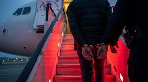 İçişleri Bakanlığı, yurt dışına firar eden ve haklarında çeşitli suçlardan