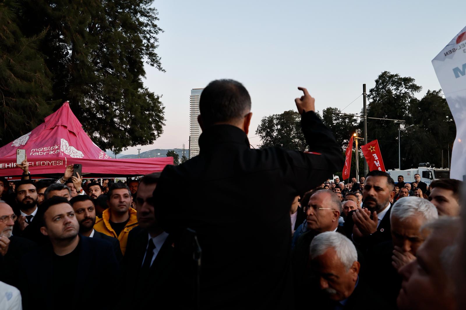 Tugay Meslek Fabrikası önünde sert konuştu: 'Ne kadar yalancısınız, yalan söylüyorsunuz'