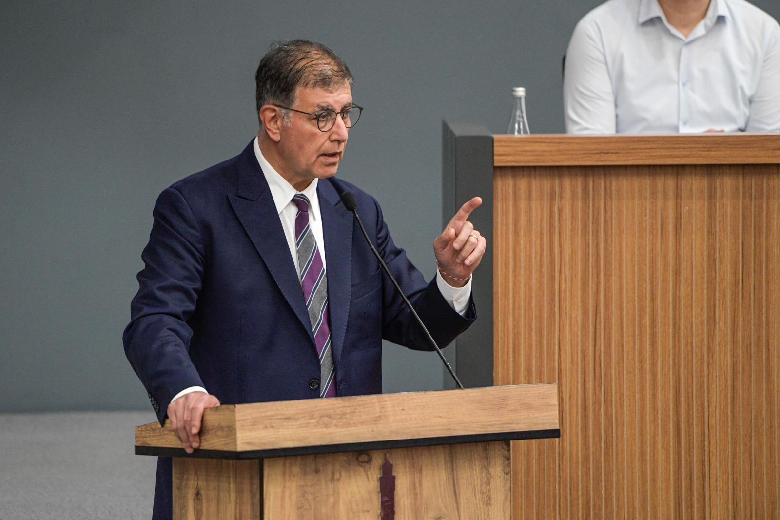 Mecliste ipler koptu! Başkan Tugay'dan AK Parti cephesine yaylım ateşi: "Alenen yalan söylemekten utanmayanlar var"