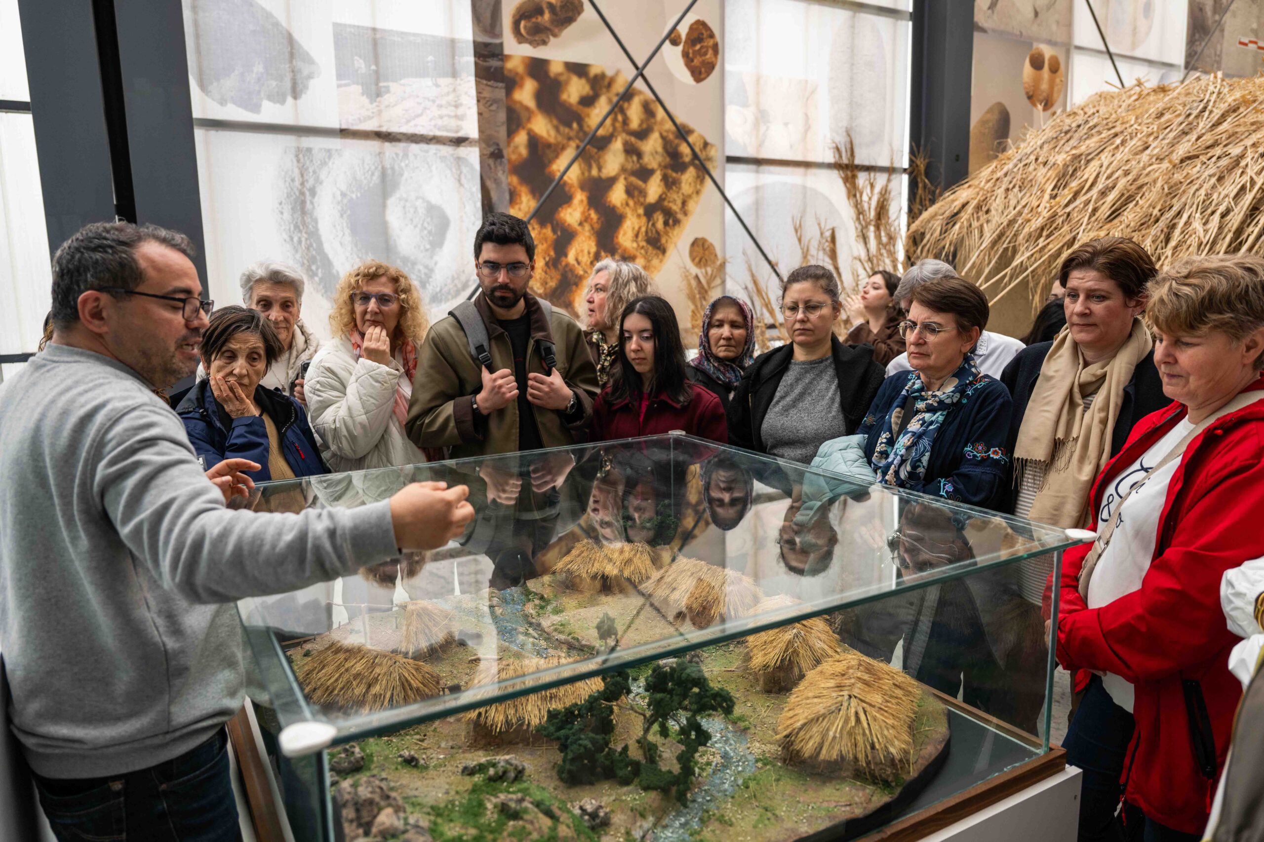 Bornova’da kuşaklar yarıştı: Akıllı telefonlar deneyimle buluştu