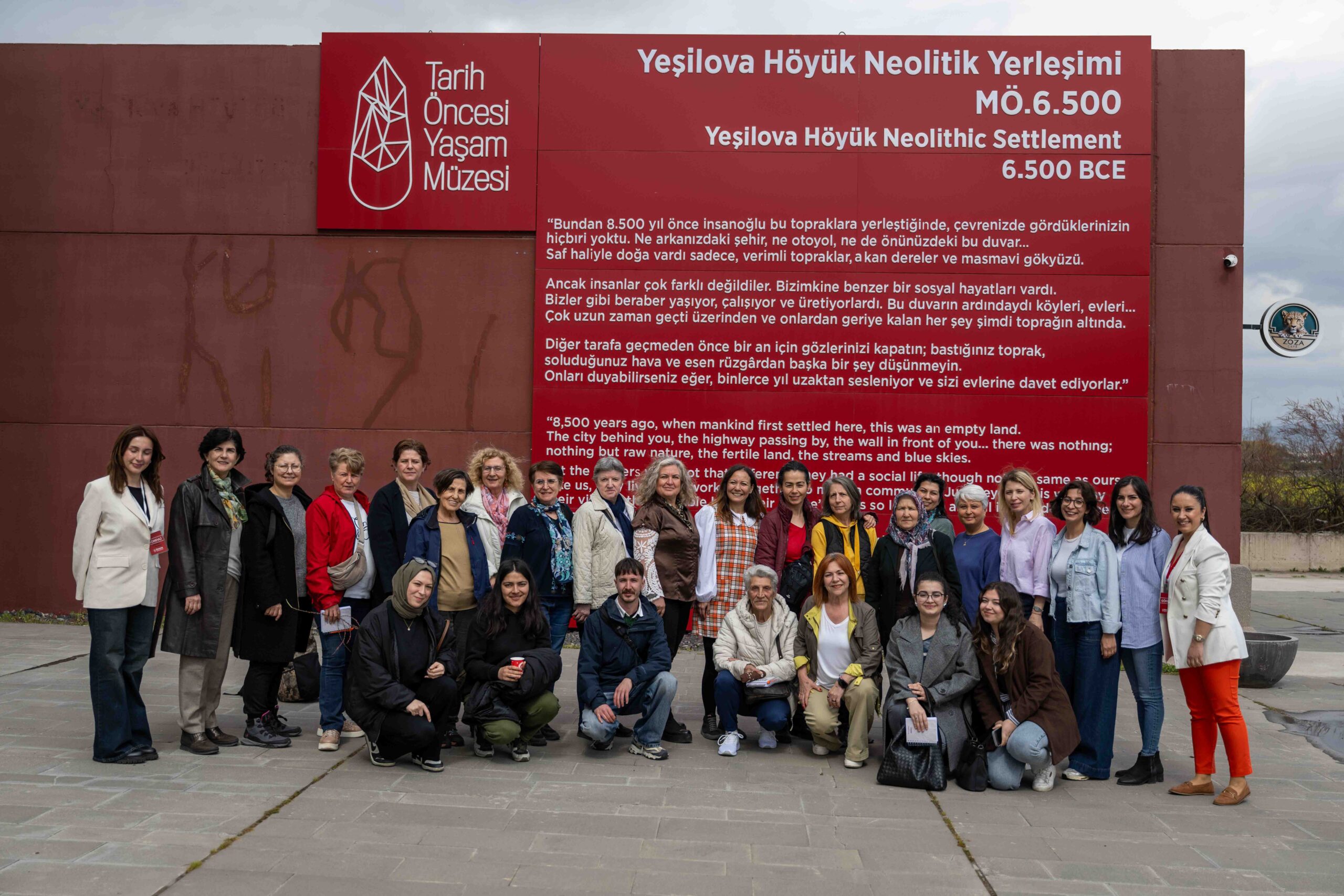 "Dijital Torun" projesiyle yaşlı vatandaşlar akıllı telefon kullanımını gençlerden uygulamalı