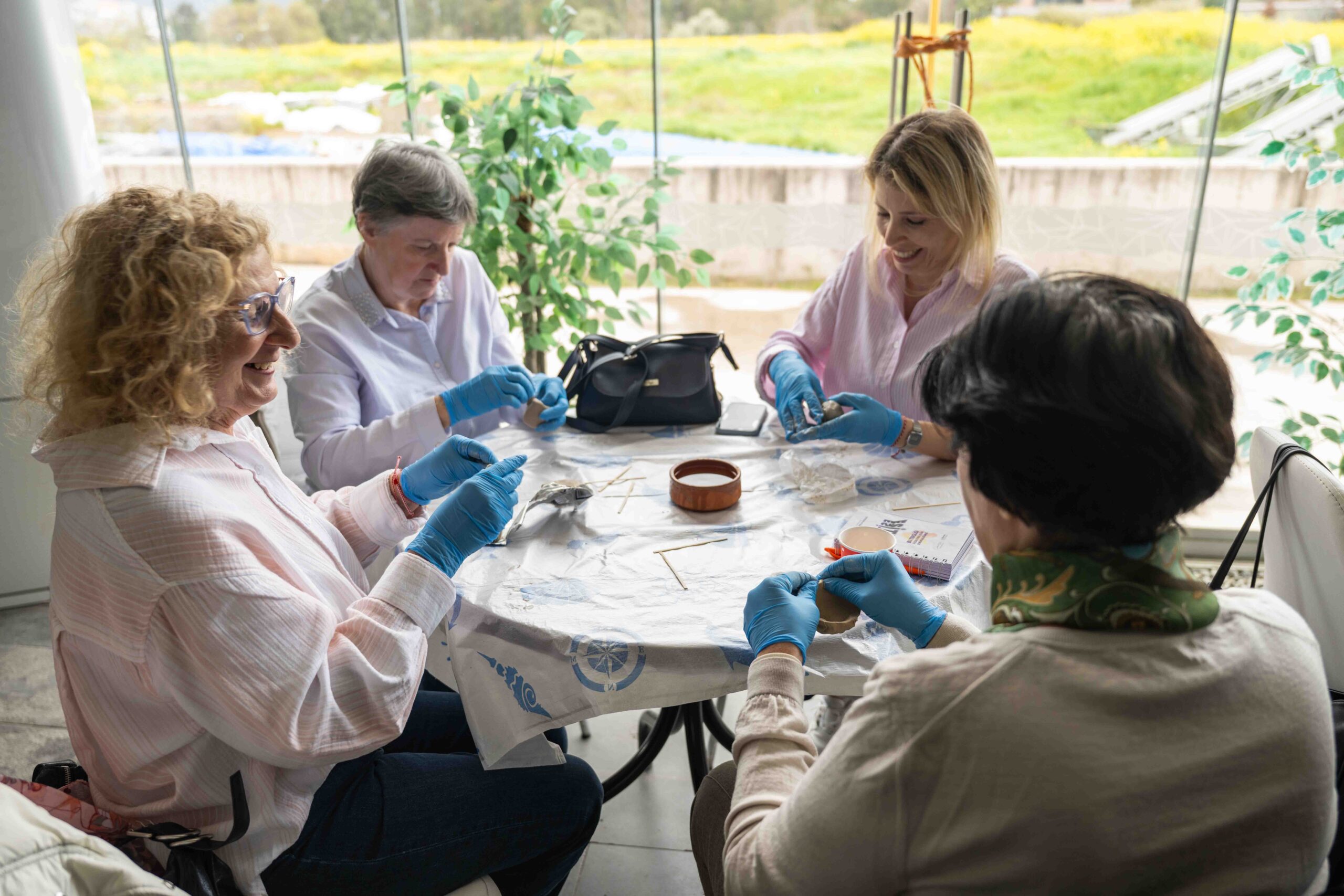 Bornova’da kuşaklar yarıştı: Akıllı telefonlar deneyimle buluştu