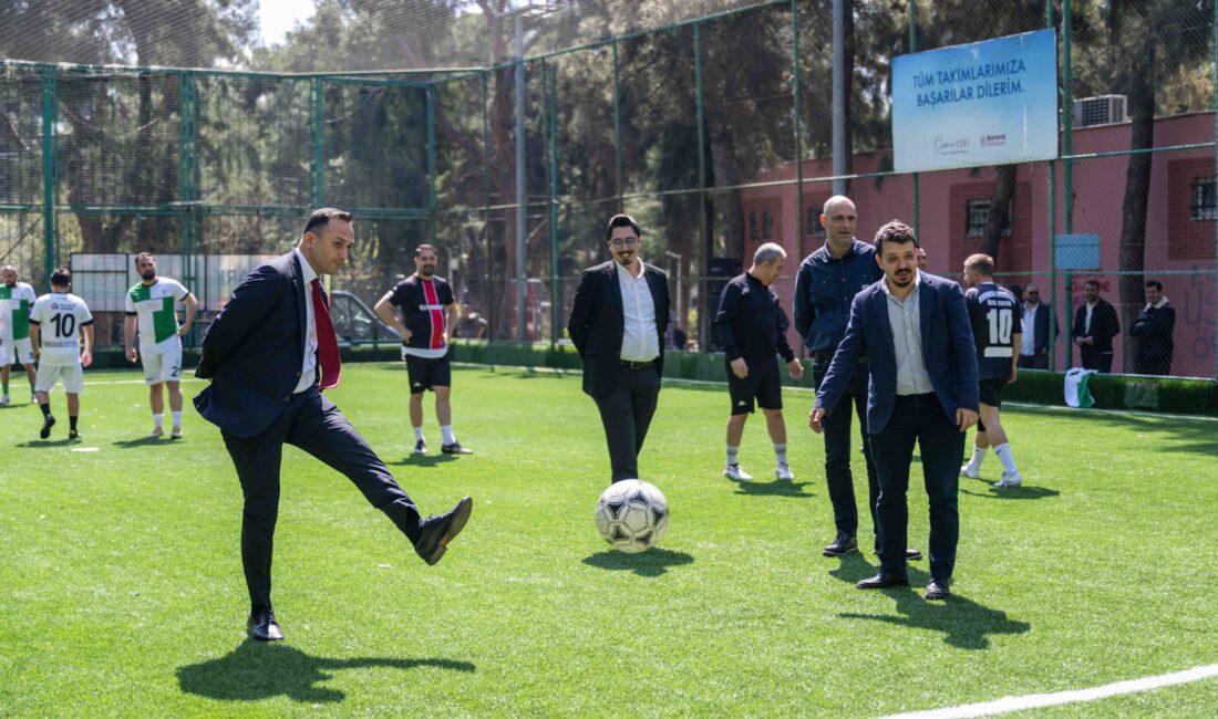 Bornova Belediyesi’nde "şampiyonluk" heyecanı! 17 müdürlük yeşil sahada kozlarını paylaşmak