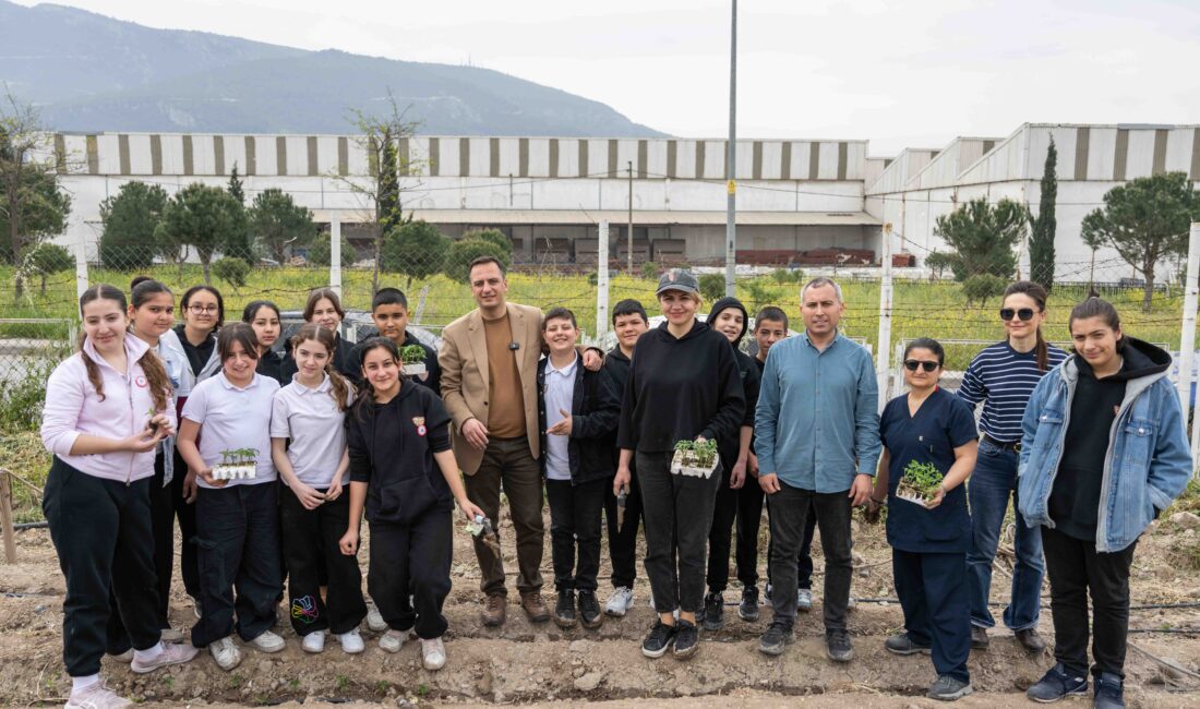 Yaz sezonunu domates, biber ve patlıcan fideleriyle karşılayan Bornova Belediyesi,
