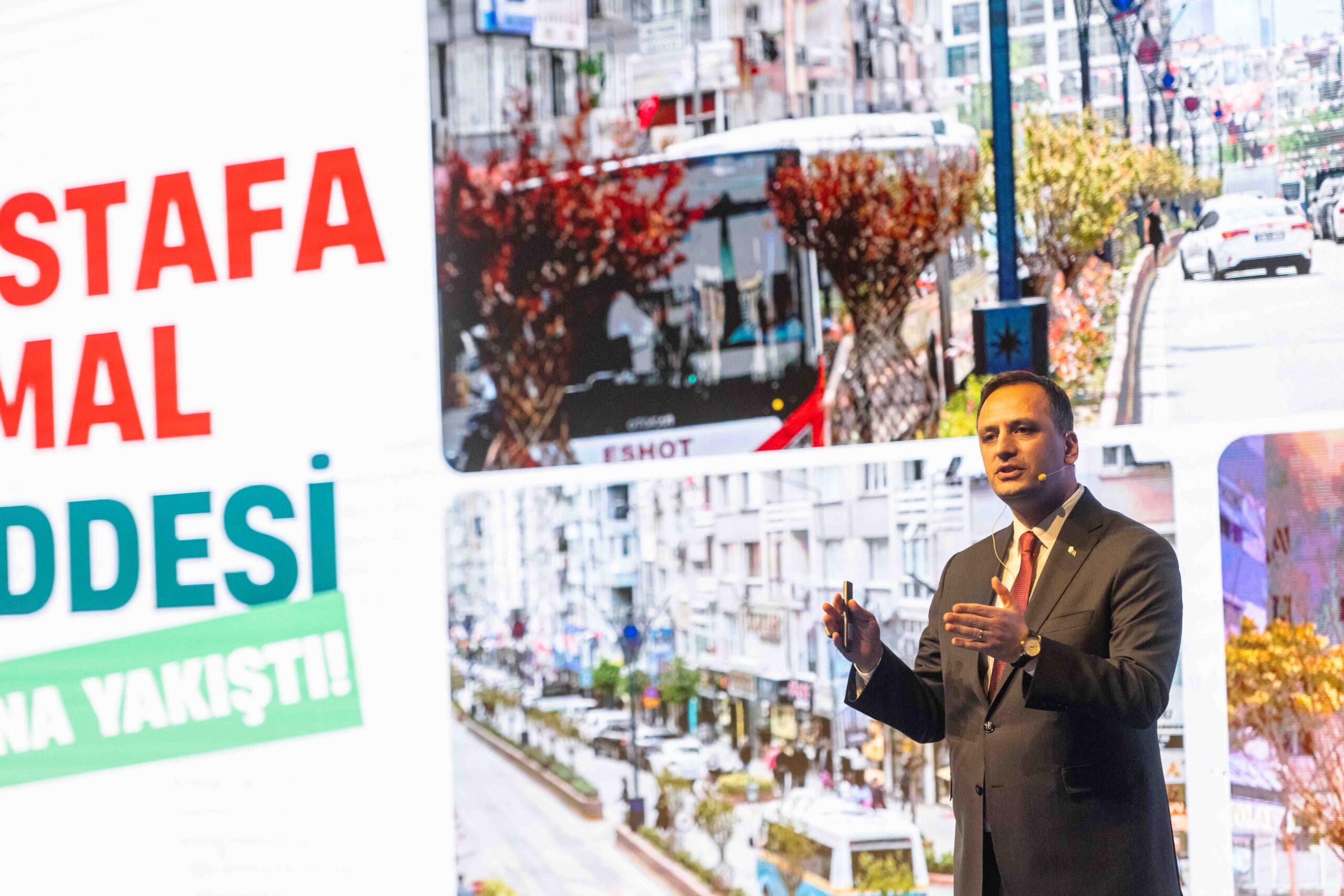 Bornova’da 2 yılın görkemli tablosu: 66 dakikalık sunum, dakikalarca ayakta alkış