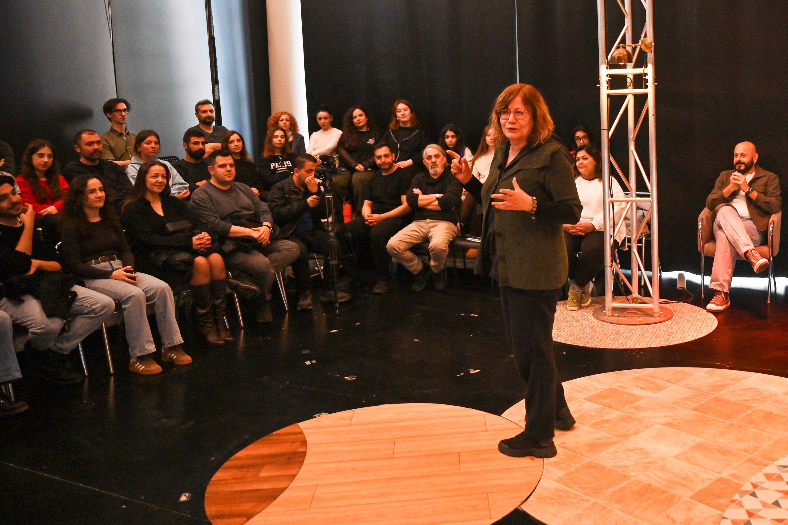 BBŞT Akademi Söyleşileri kapsamında Doç. Dr. Süreyya Karacabey, Dünya Tiyatro