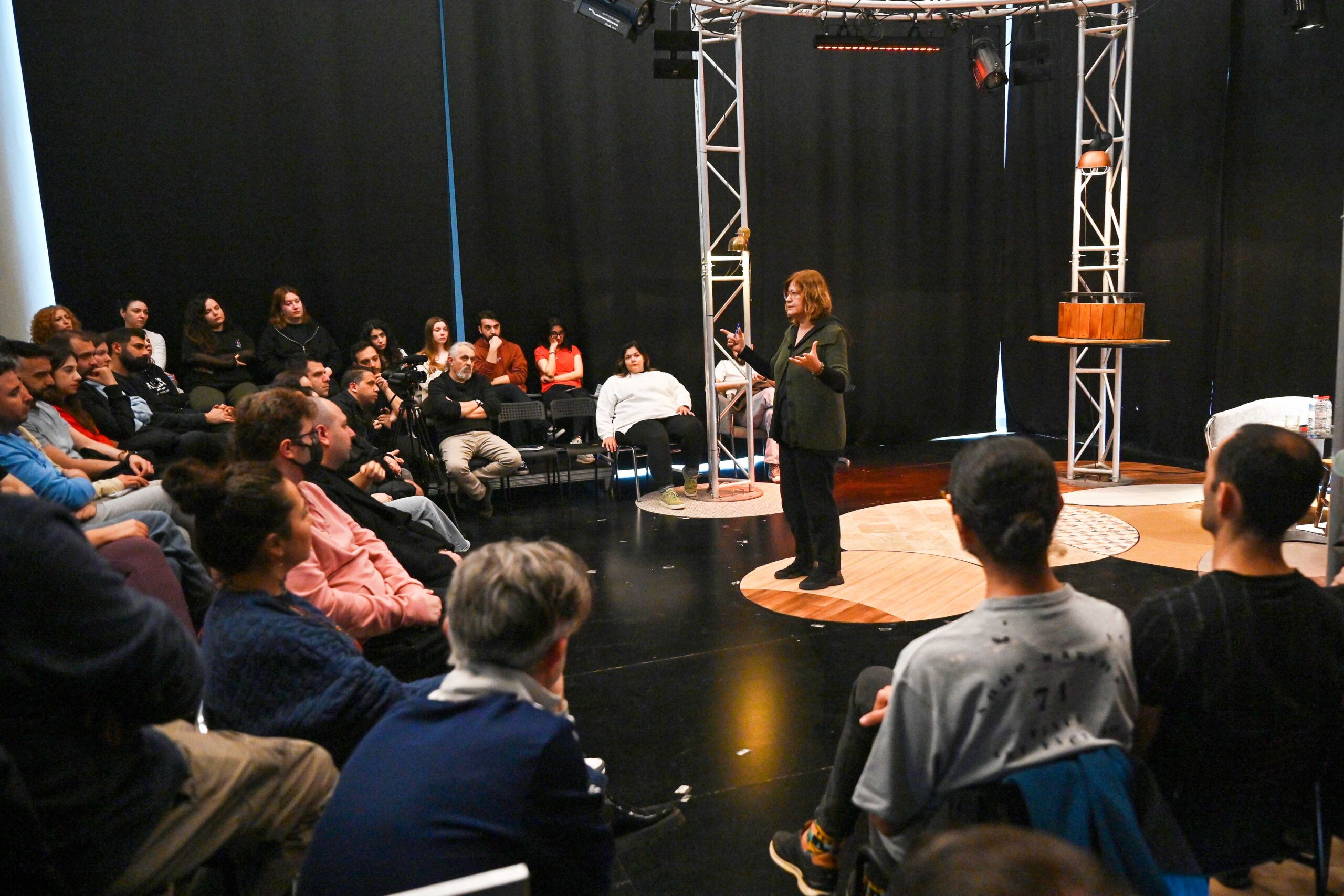 Tiyatronun binlerce yıllık yolculuğu Bornova’da anlatıldı 3 Tiyatronun binlerce yıllık yolculuğu Bornova’da anlatıldı