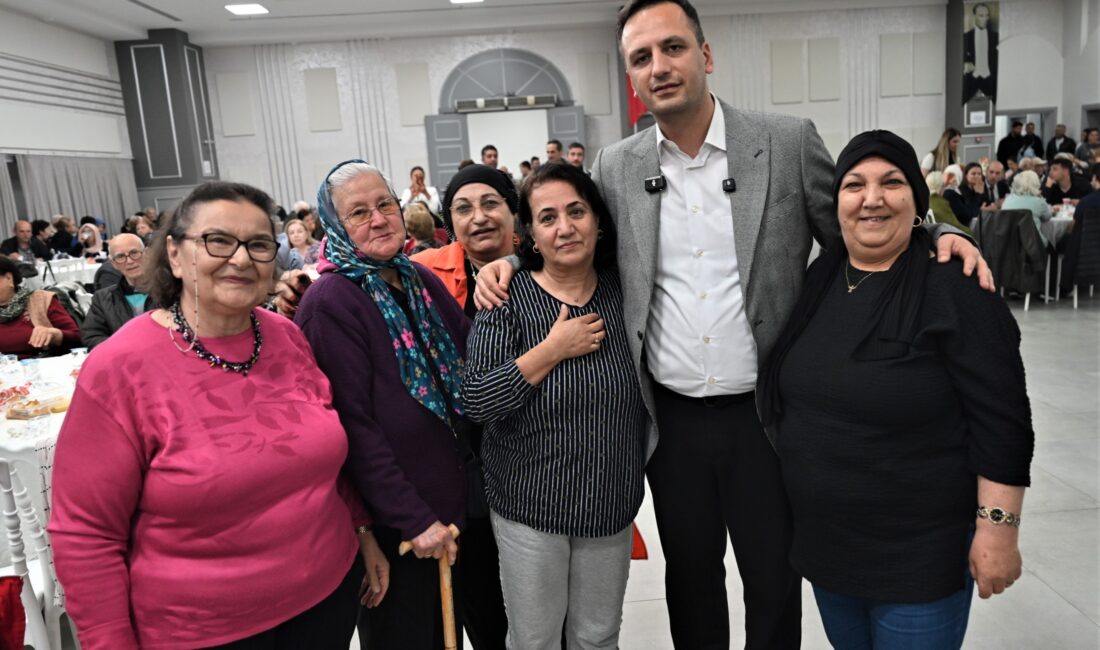 Bornova Belediye Başkanı Ömer Eşki, Kent Kasap yararlanıcılarıyla buluştu.