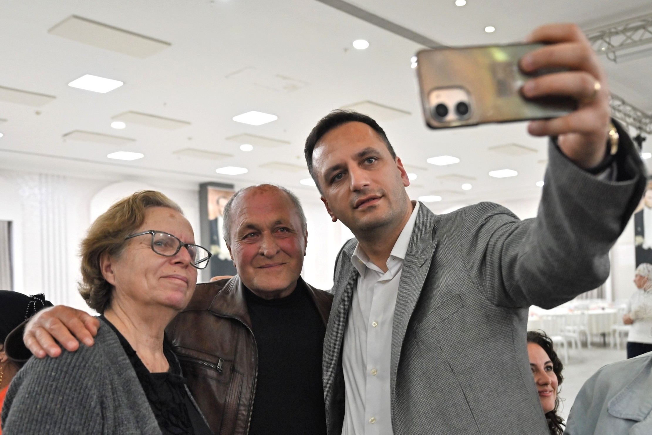 Eşki, Kent Kasap’tan yararlanan ailelerle buluştu: 'Her zaman yanınızdayız'