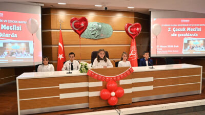 Bornova Belediye Başkanı Ömer Eşki, Çocuk Meclisi üyelerine söz verdi: