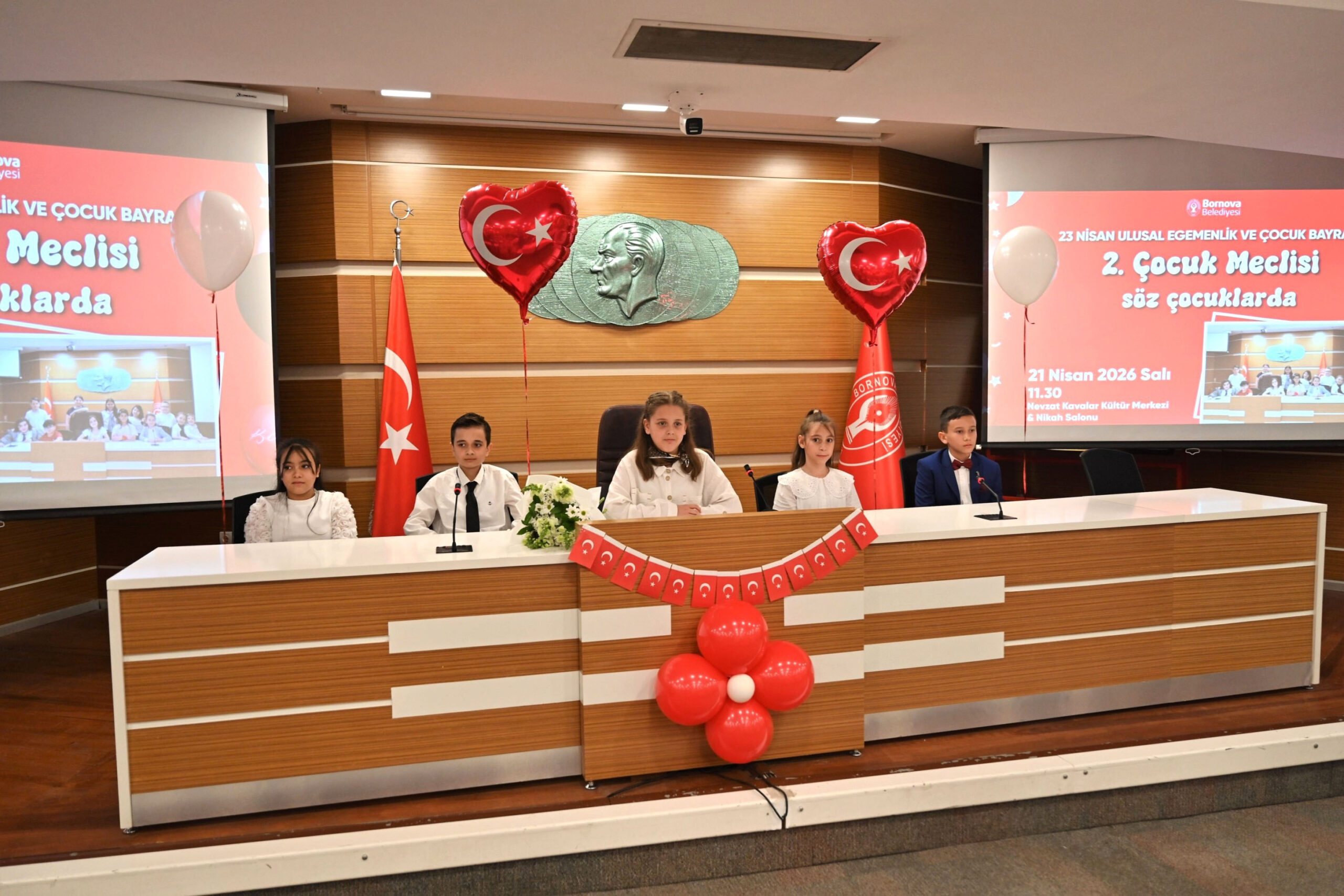 23 Nisan ruhu Bornova’da çocukların sesiyle yükseldi: “Bir çocuk konuşursa dünya değişir”